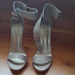 Dream Pairs Glittering Silver Heels